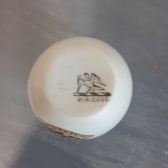 Crest of Lewes Miniature Handle Urn W.H. Goss Crested China - Picture 5 of 6